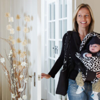 Lifestyle Photography lady child baby carrier