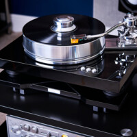 Product photography audite acoustics hifi turntable speaker