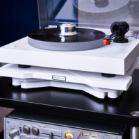 Product photography audite acoustics hifi turntable speaker
